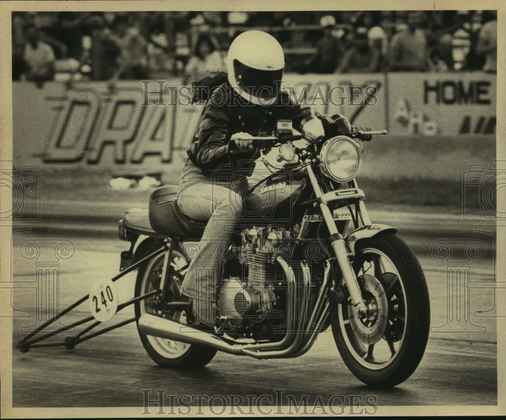 1981 Press Photo Dawn Allee on Motorcycle at Alamo Dragway Hot Rod Nationals- Historic Images