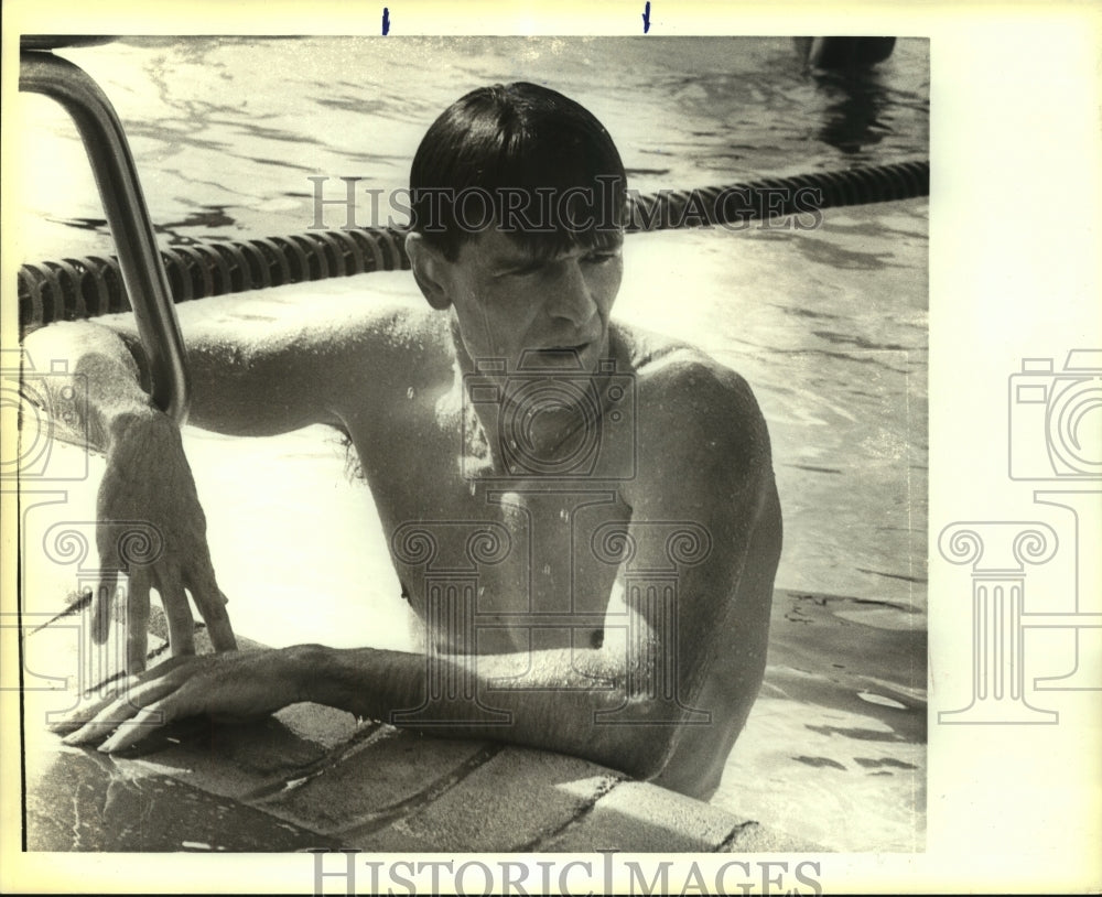 1986 Press Photo Mike Burley, Pentathlon First Place Winner in Pool - sas06562- Historic Images