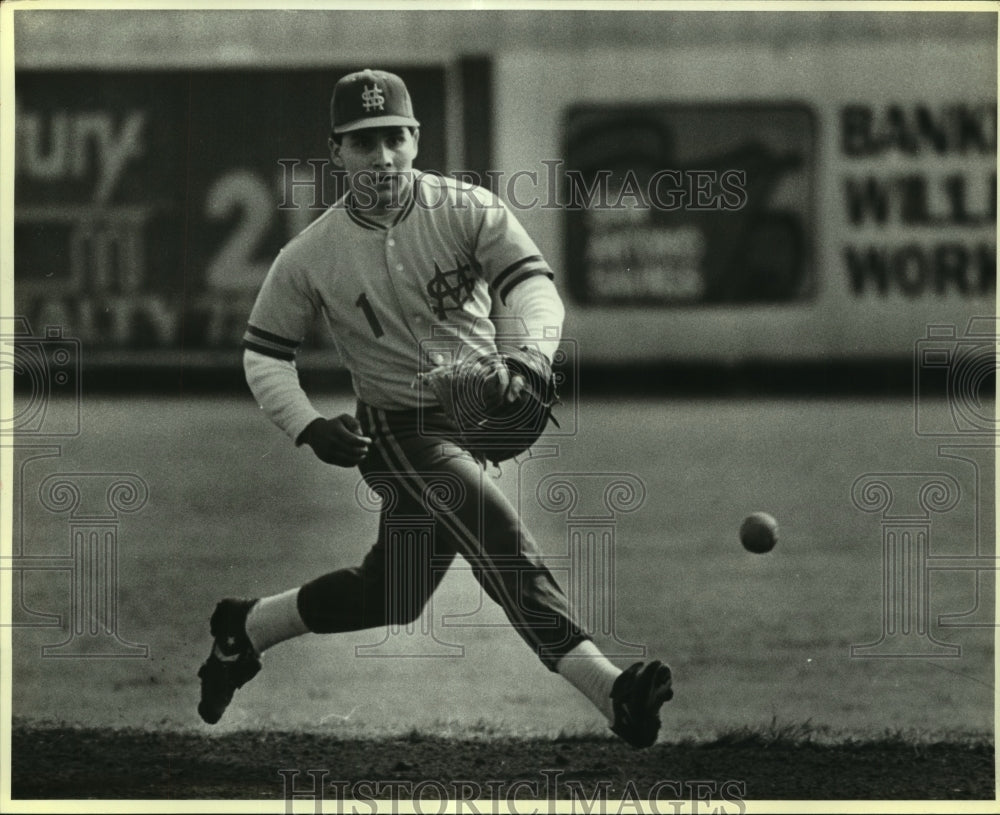 1985 Press Photo Rodney Mendoza, St. Mary's College Baseball Player at Practice- Historic Images