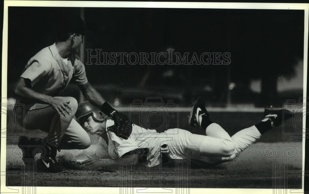 1992 Press Photo Incarnate Word and San Antonio College Baseball Players at Game- Historic Images