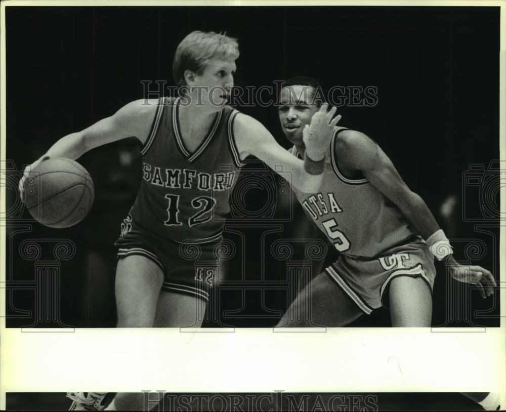 1987 Press Photo San Antonio and Samford College Basketball Players at Game- Historic Images