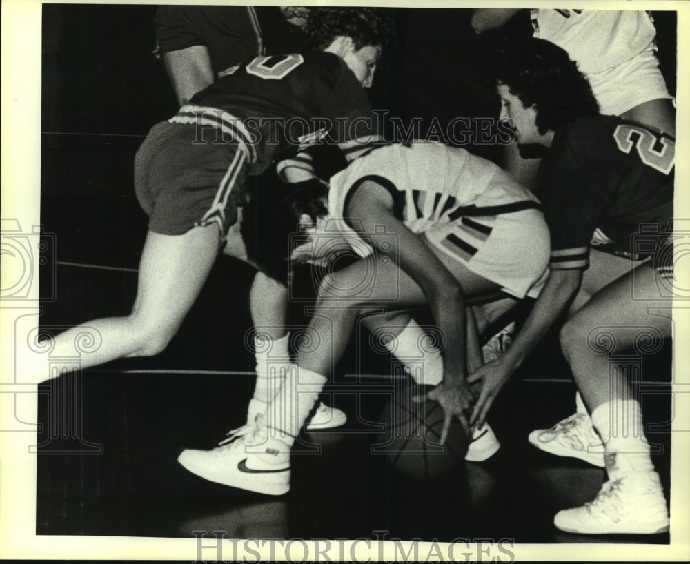 Press Photo Basketball player Donna Eckert - sas06720- Historic Images