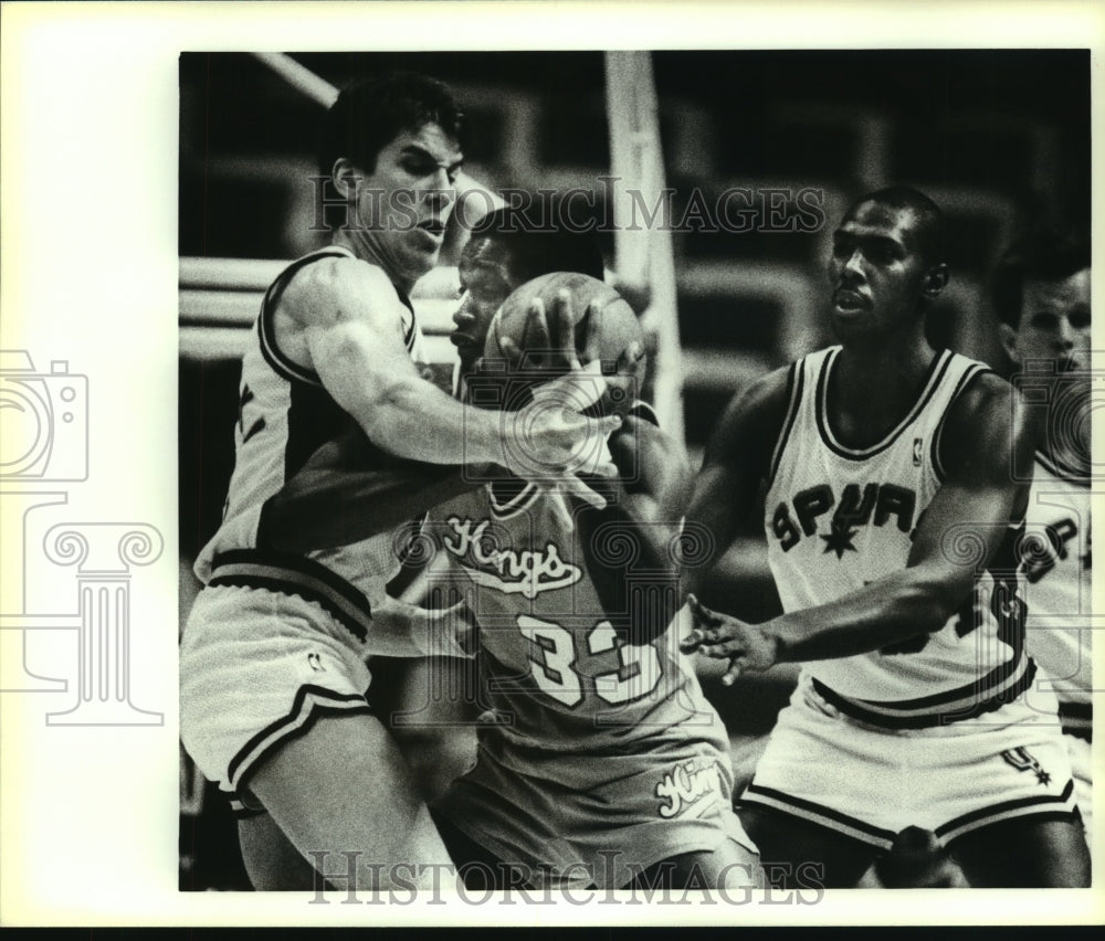 1988 Press Photo Frank Brickowski, Spurs Basketball Player at Kings Game- Historic Images