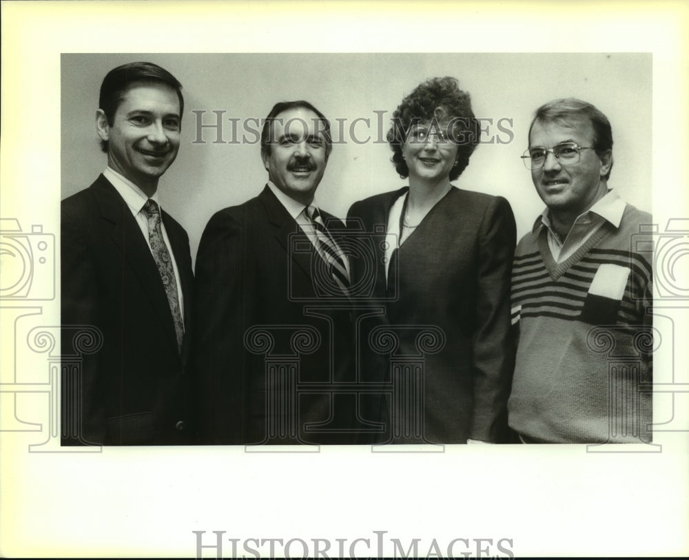 1990 Press Photo Professional Golfer Bob Putt with Others at Meeting - sas06787- Historic Images