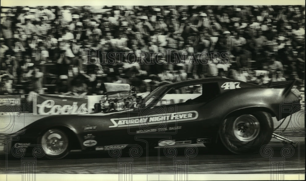 1983 Press Photo Chuck Phelps Saturday Night Fever Funny Car on Track- Historic Images