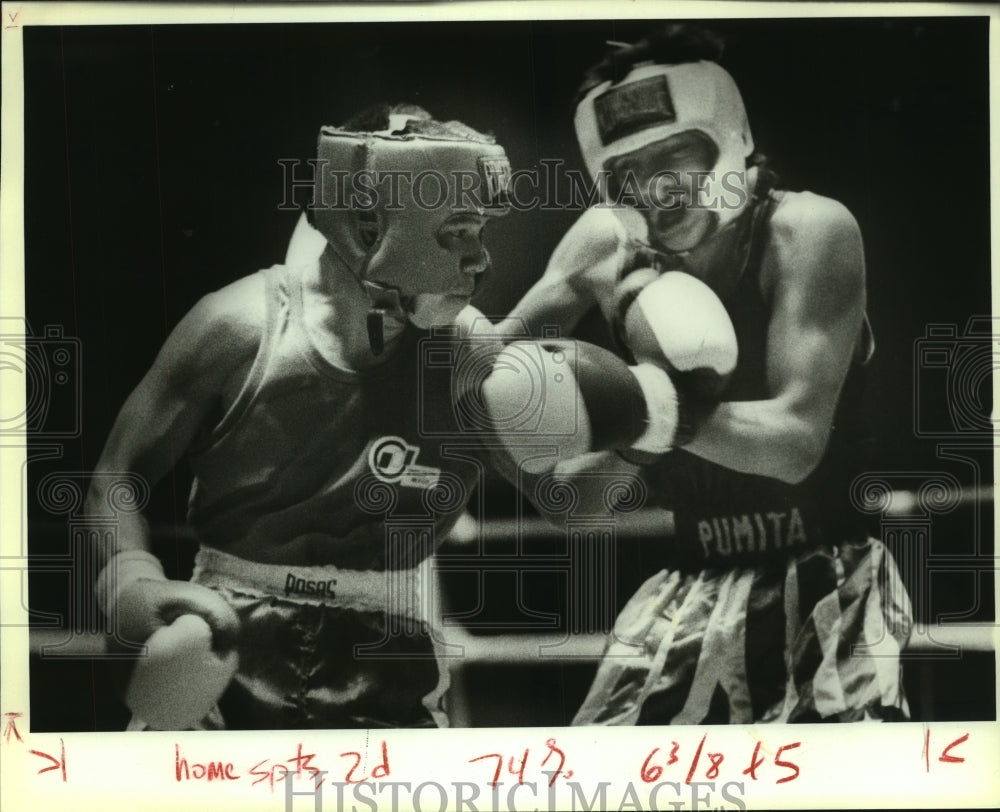 1989 Press Photo Boxers Manuel Pacheco and Juan Delgado at Kelly Air Force Base- Historic Images