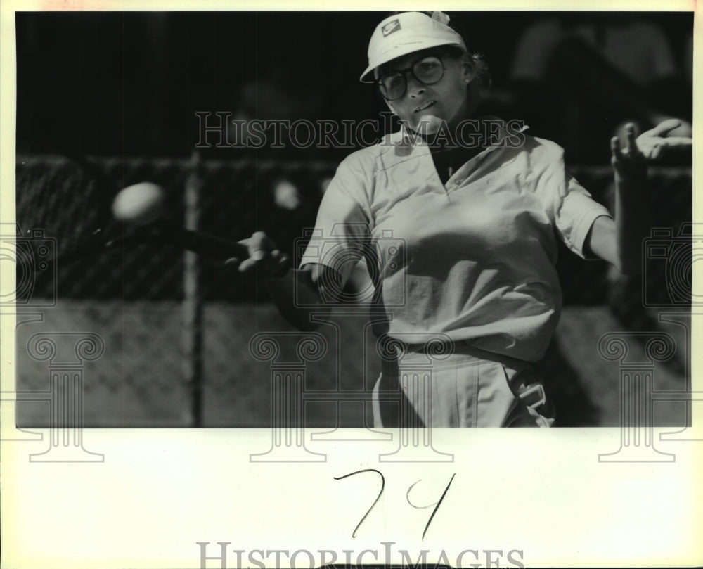 1988 Press Photo Trinity tennis player Jane Holdren in action - sas06892- Historic Images