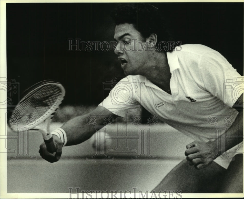 1987 Press Photo Mauricio Silva, Trinity College Tennis Player at Match- Historic Images