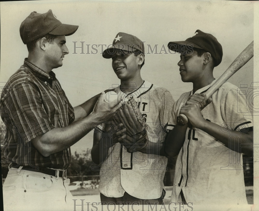 1966 Press Photo John Churchill, Athletic Director of Boys Club with Players- Historic Images