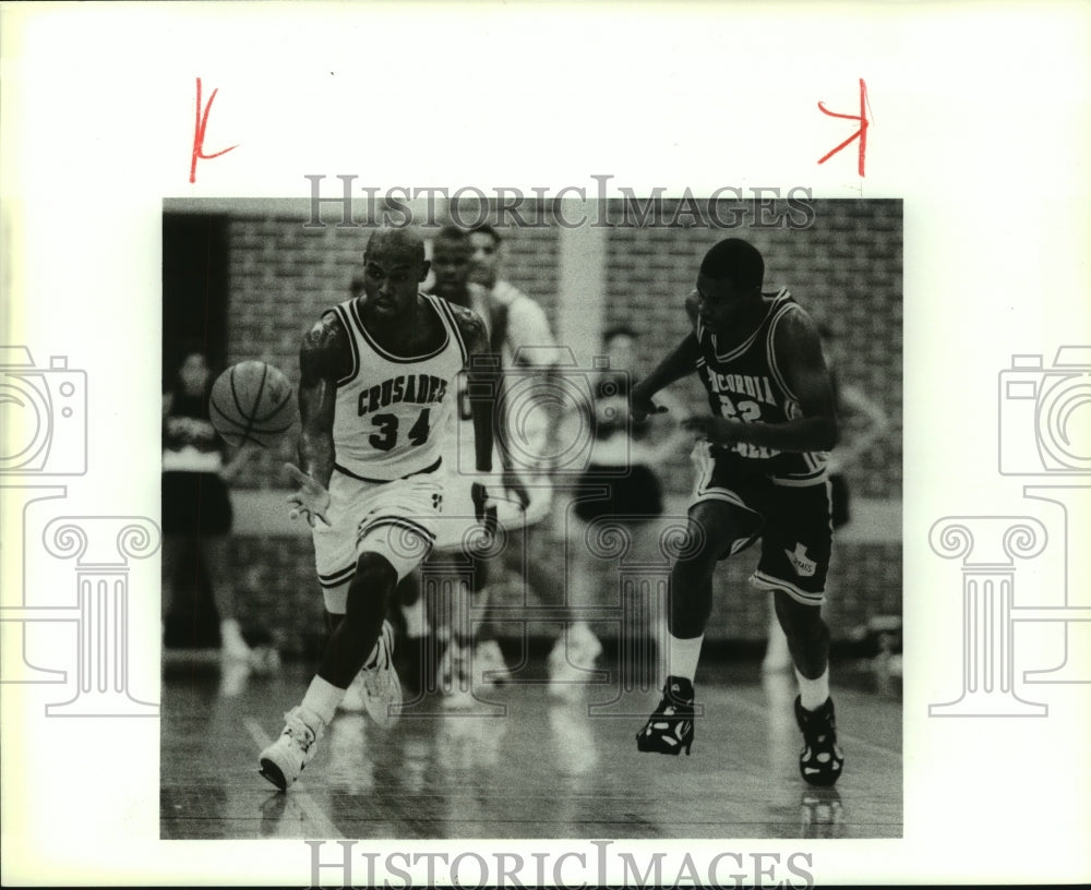 1993 Press Photo Incarnate Word and Concordia Lutheran College Basketball Game- Historic Images