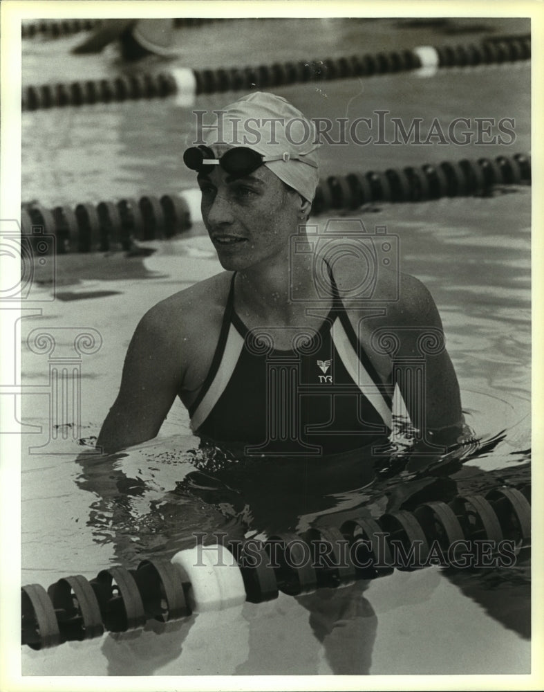 1987 Press Photo Kim Dunlop, Pentathlon Swimming Winner in Pool - sas07049- Historic Images