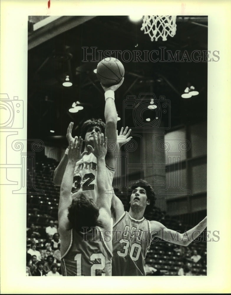 1983 Press Photo San Antonio and Oklahoma City University Basketball Players- Historic Images