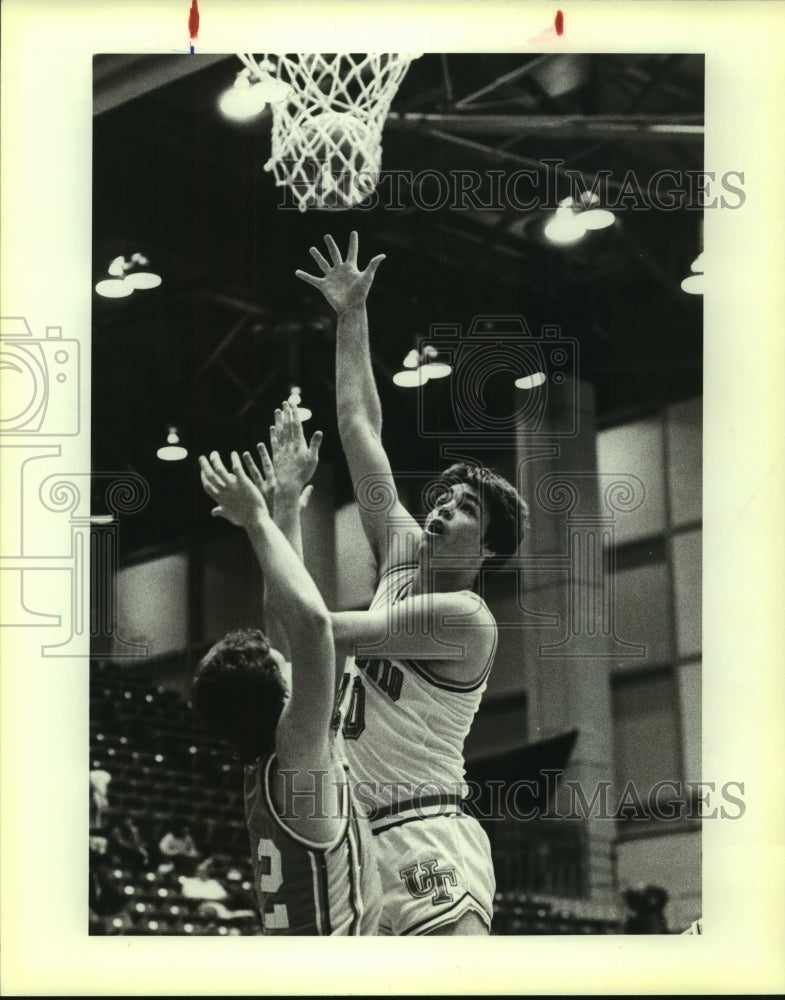 1983 Press Photo John Stiver San Antonio College Basketball Player at Game- Historic Images