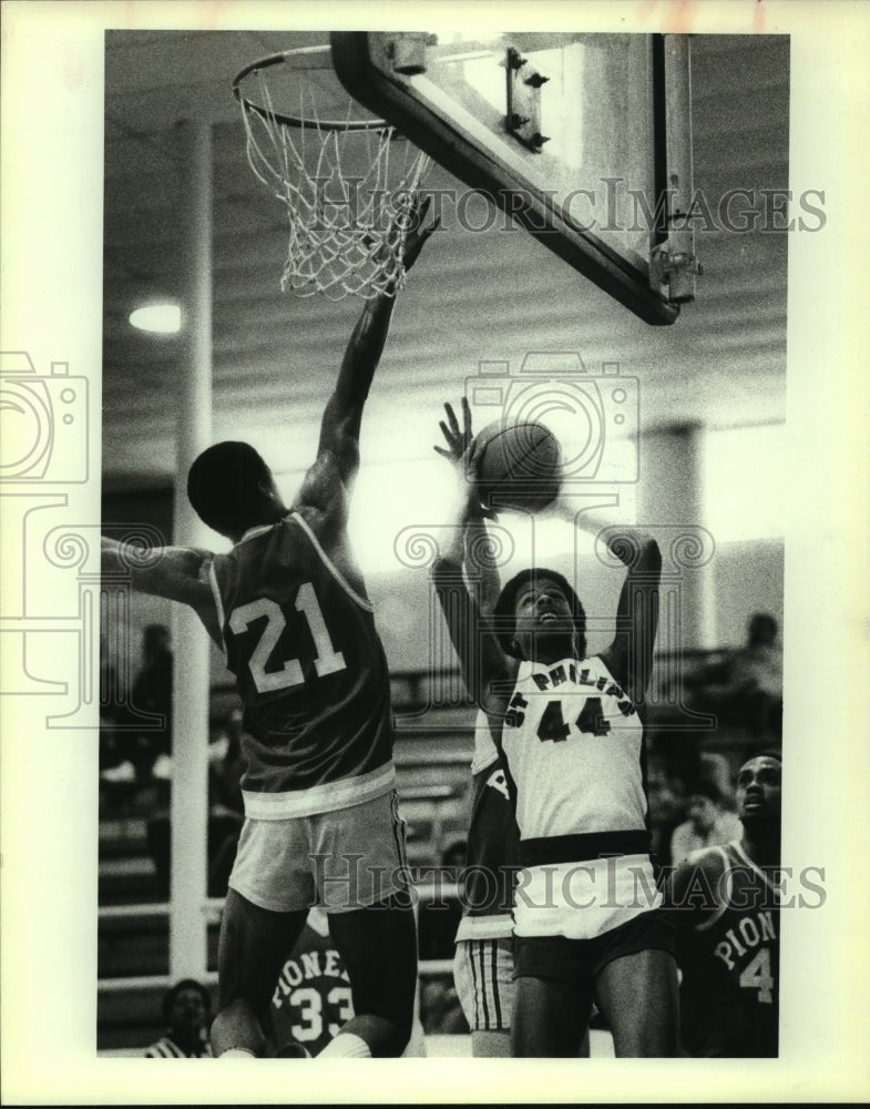 1983 Press Photo Dwight Green, Saint Philip&#39;s College Basketball Player at Game- Historic Images