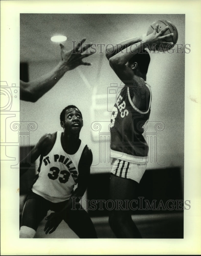 1983 Press Photo Robert Clark, Saint Philip&#39;s College Basketball Player at Game- Historic Images