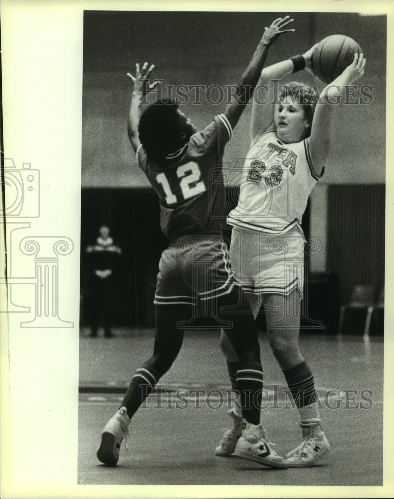 1983 Press Photo San Antonio and University of Texas Women&#39;s Basketball Players- Historic Images