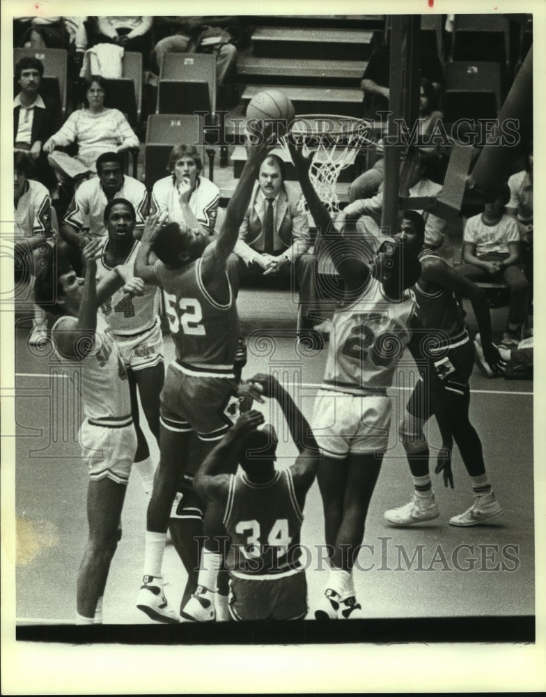 1983 Press Photo University of Texas and Lamar College Basketball Players- Historic Images