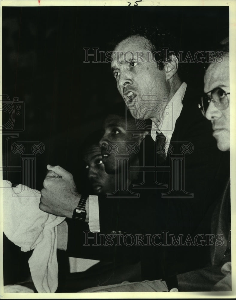 1987 Press Photo Stan Bonewitz, East Central Basketball Coach at Churchill Game- Historic Images