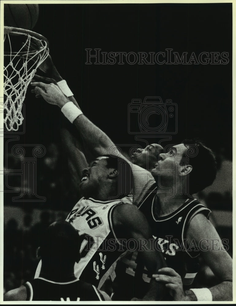 1988 Press Photo Randy Breuer at San Antonio Spurs Versus Bucks Basketball Game- Historic Images