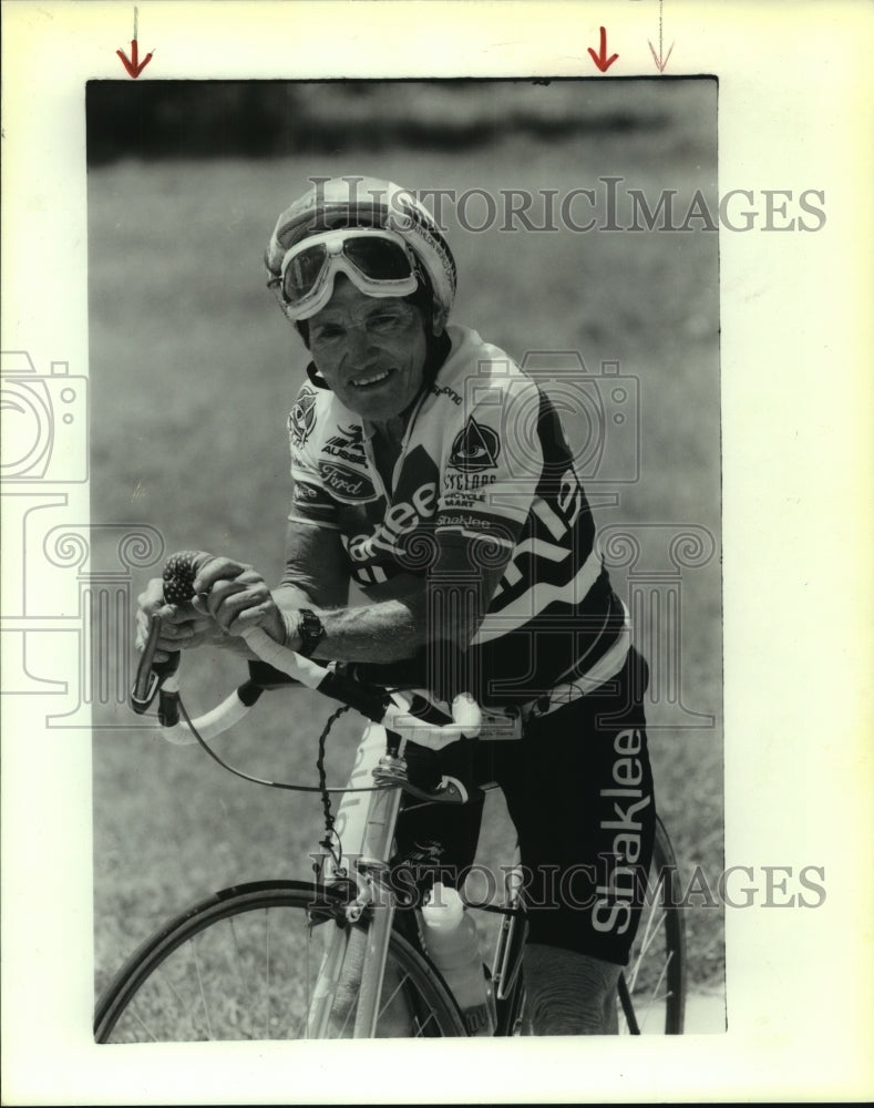 1990 Press Photo Triathlete Juanita Reed on Bicycle - sas07263- Historic Images