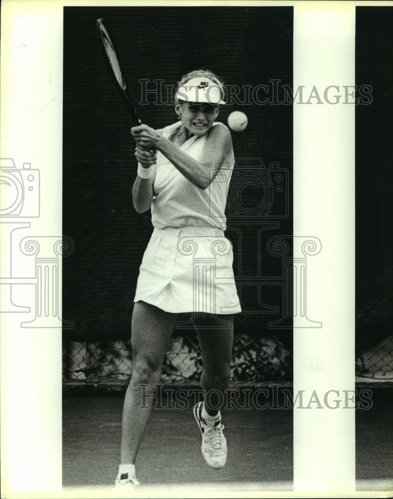 1987 Press Photo Jane Holdren, Trinity College Tennis Player at Match- Historic Images