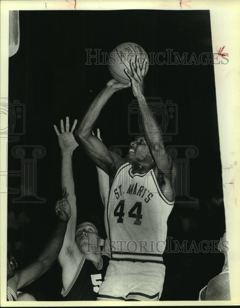 1985 Press Photo Kenneth Cook, St. Mary&#39;s College Basketball Player at Game- Historic Images
