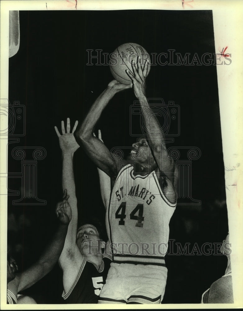 1985 Press Photo Kenneth Cook, St. Mary's College Basketball Player at Game- Historic Images