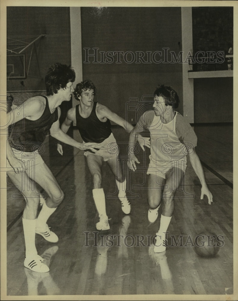 Press Photo Louis Dampier, Spurs Basketball Player at Game - sas07336- Historic Images