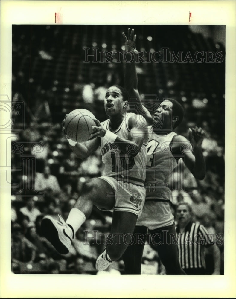 1989 Press Photo Vince Cunningham, San Antonio College Basketball Player at Game- Historic Images