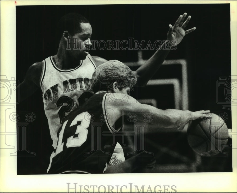 Press Photo Ike Thornton, University of Texas San Antonio Basketball Player- Historic Images