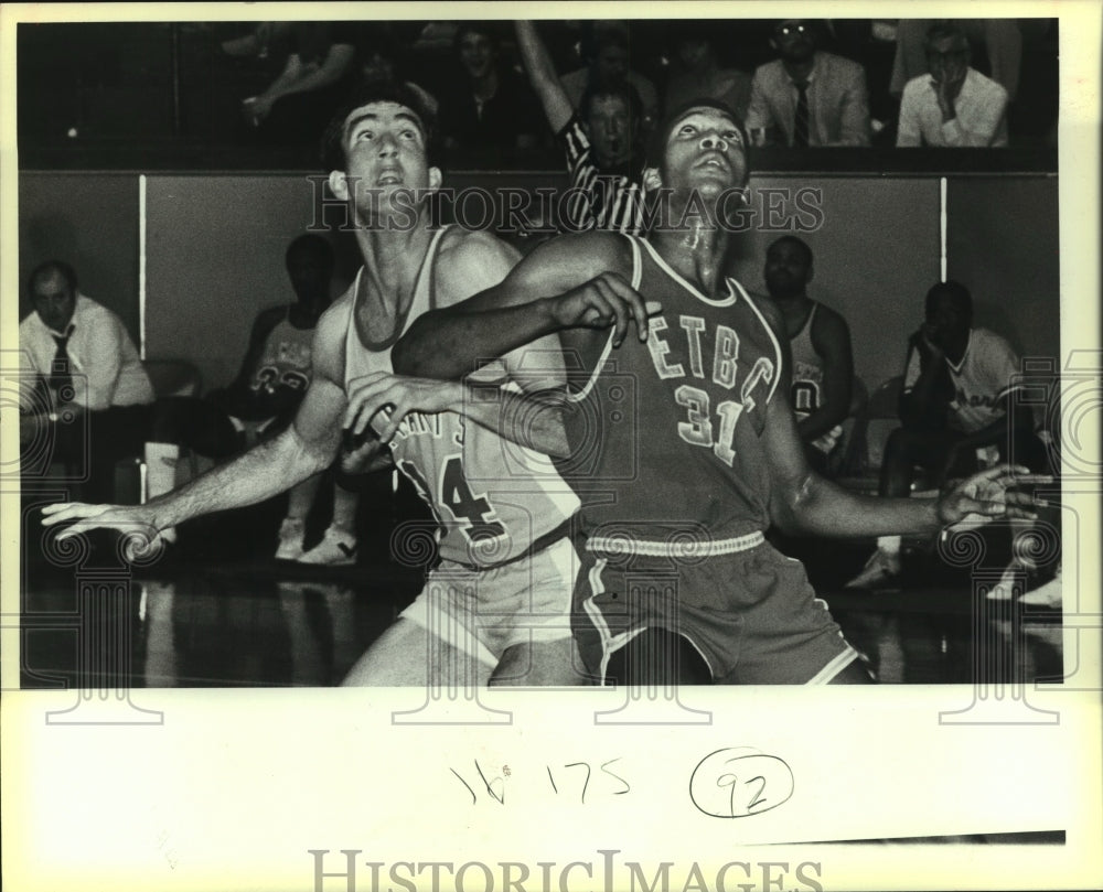 1984 Press Photo Greg Hoffman, St. Mary College Basketball Player at Game- Historic Images