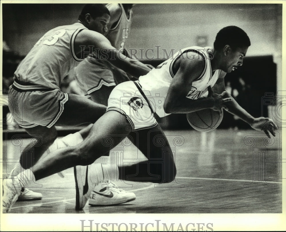 1987 Press Photo Centernary and San Antonio College Basketball Players at Game- Historic Images