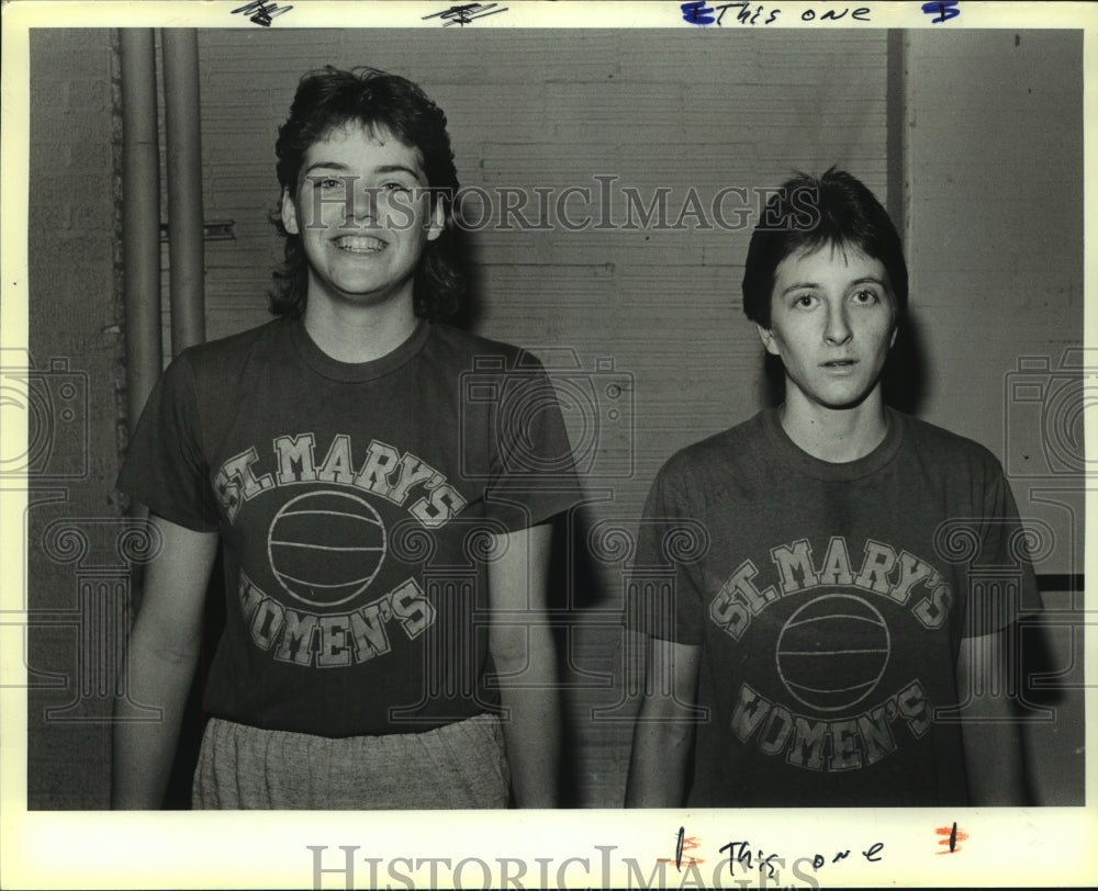 1986 Press Photo St. Mary&#39;s Rattllers College Women&#39;s Basketball Players- Historic Images