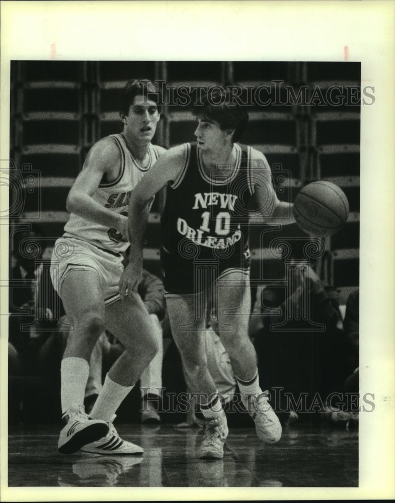 1985 Press Photo San Antonio and New Orleans College Basketball Players at Game- Historic Images