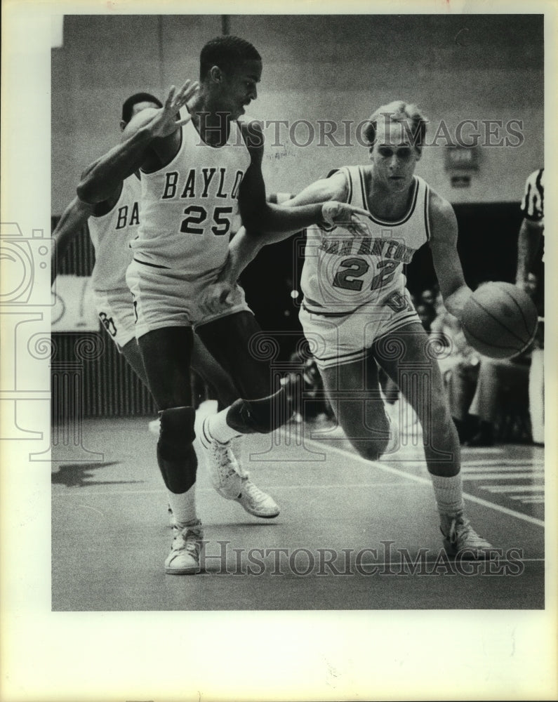 1982 Press Photo San Antonio and Baylor College Basketball Players at Game- Historic Images