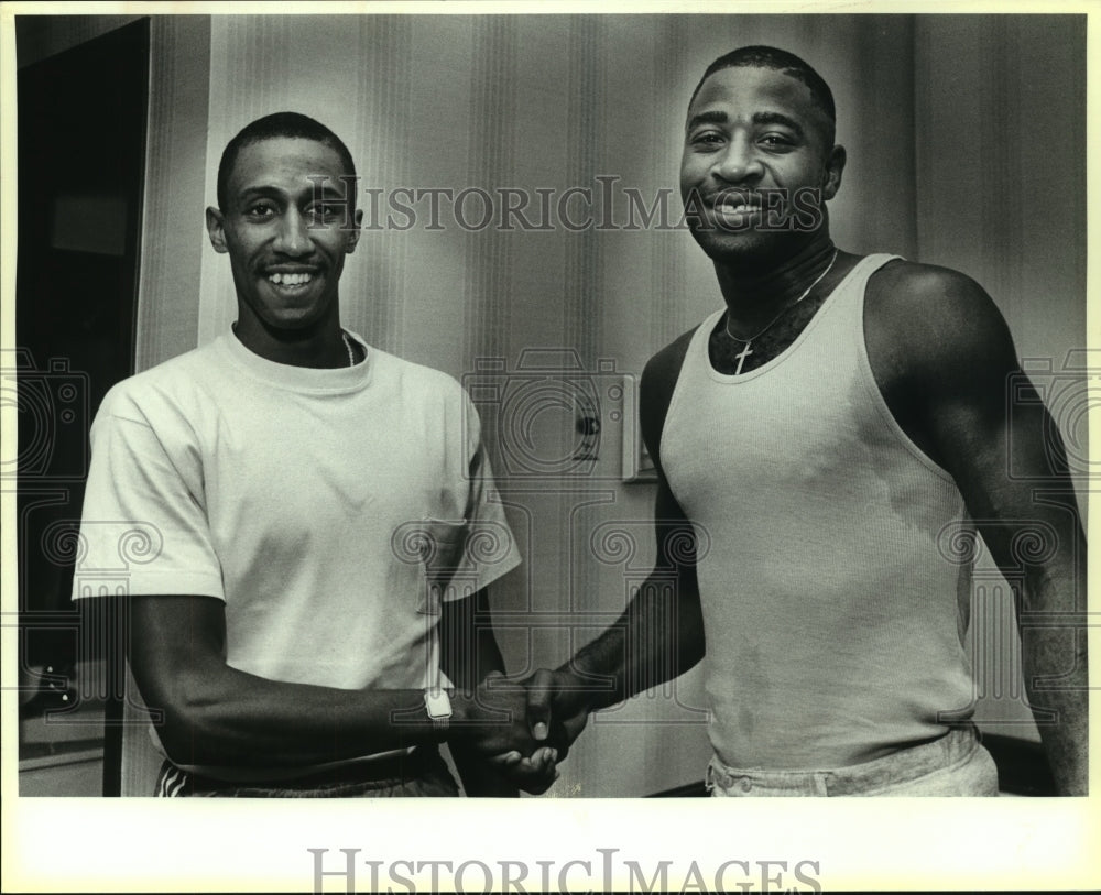 1986 Press Photo Spurs Basketball Players Johnny Dawkins and Alfredrick Hughs- Historic Images