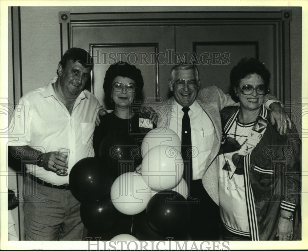 1988 Press Photo Joe Ecrette with Others at Brackenridge High School Reunion- Historic Images