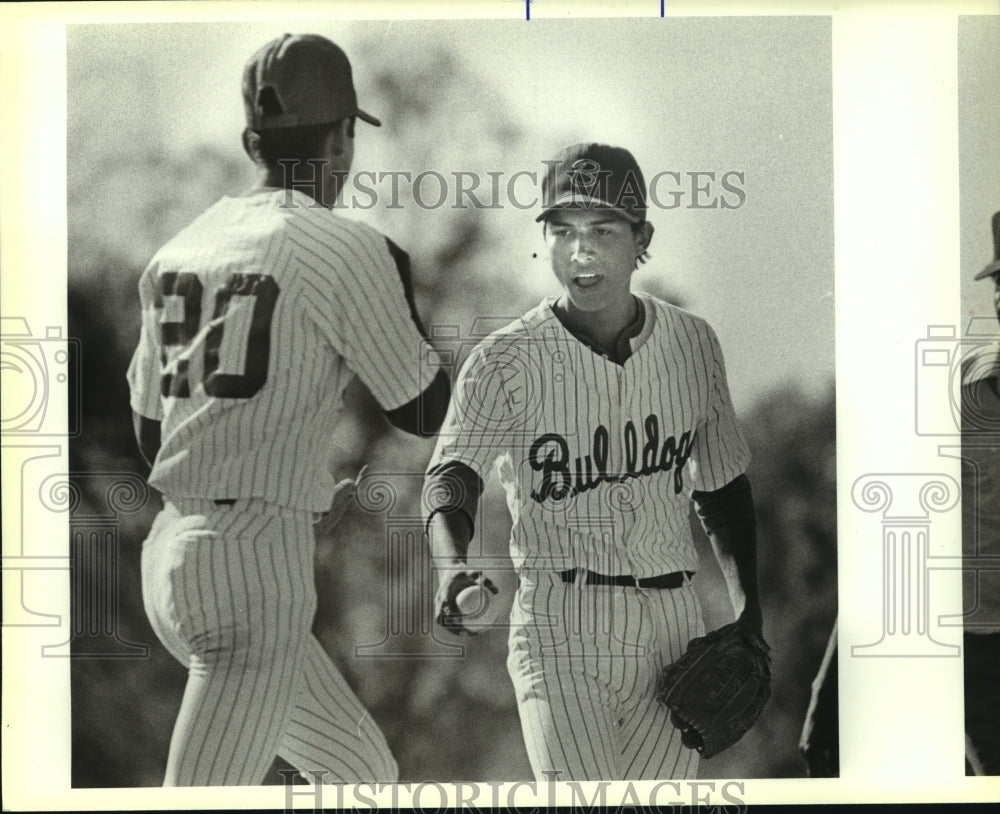 1989 Press Photo Bandera High baseball players Jesse and Epi Cardenas- Historic Images