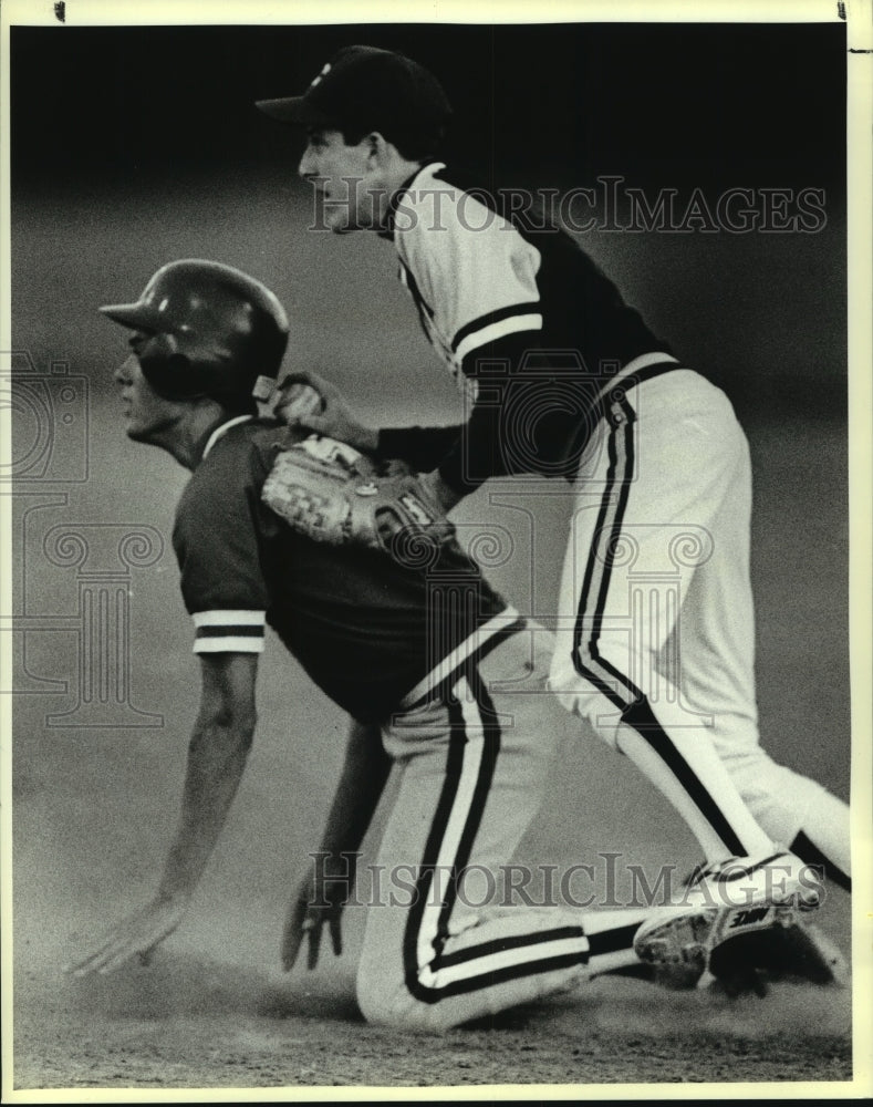 1988 Press Photo Uvalde and New Braunfels High School Baseball Players at Game- Historic Images