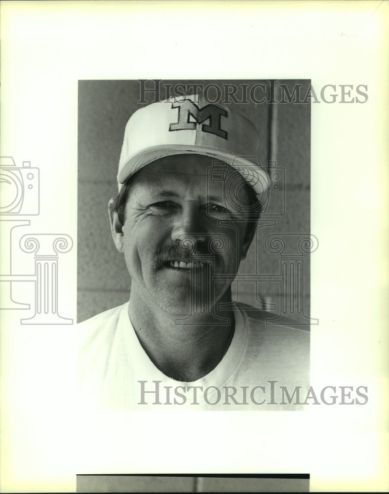 1987 Press Photo MacArthur Coach Paul Lindy - sas07897- Historic Images