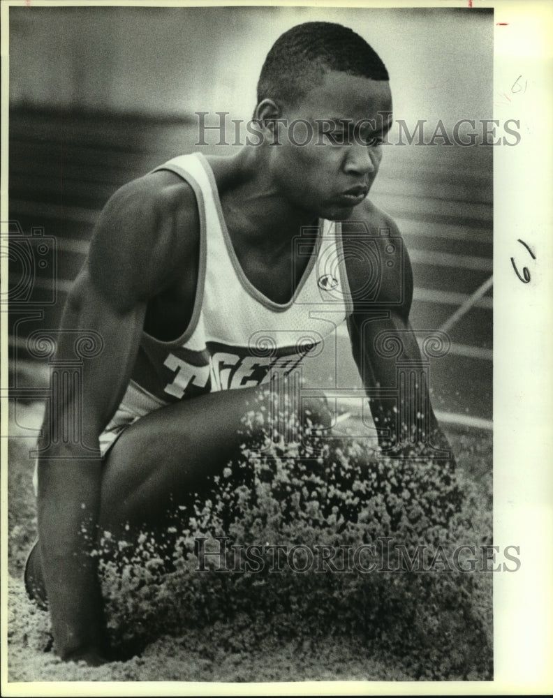 1987 Press Photo Keith Nunn, Carroll High School Track Long Jumper in Sand- Historic Images