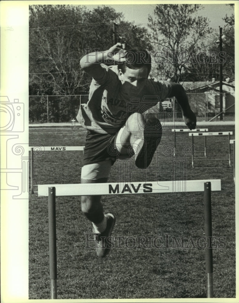 Press Photo Bryant Cleveland, Track Pole Vaulter Jumps Hurdles - sas07982- Historic Images