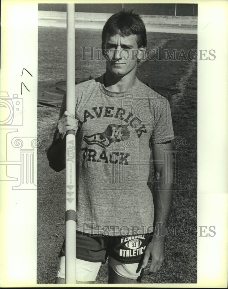 Press Photo Bryant Cleveland, Pearsall High School Track Pole Valuter- Historic Images