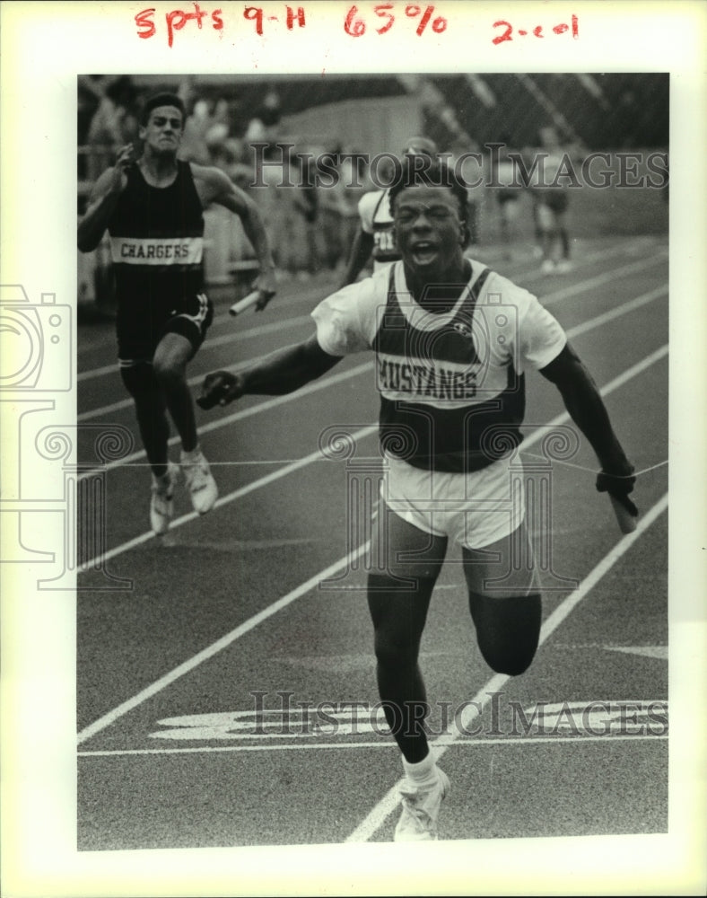 1988 Press Photo Teddy Hamilton, Jeff High School Track 400 Meter Runner- Historic Images
