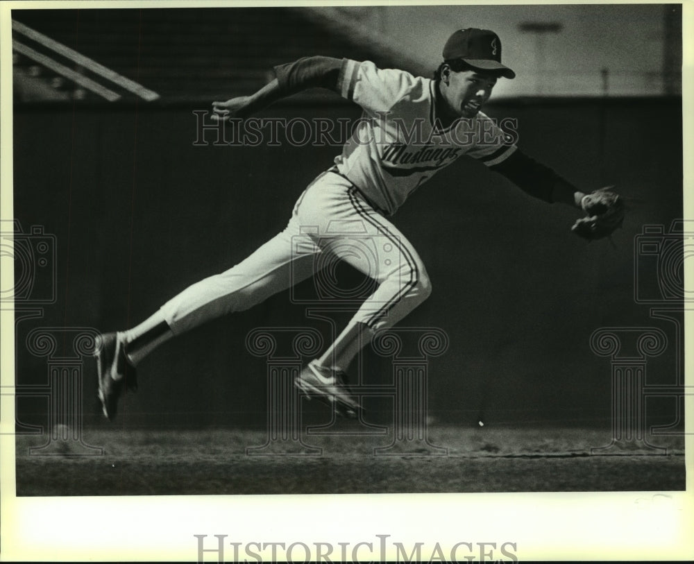 1987 Press Photo Mike Perez, Jay Baseball Player at Game - sas08022- Historic Images