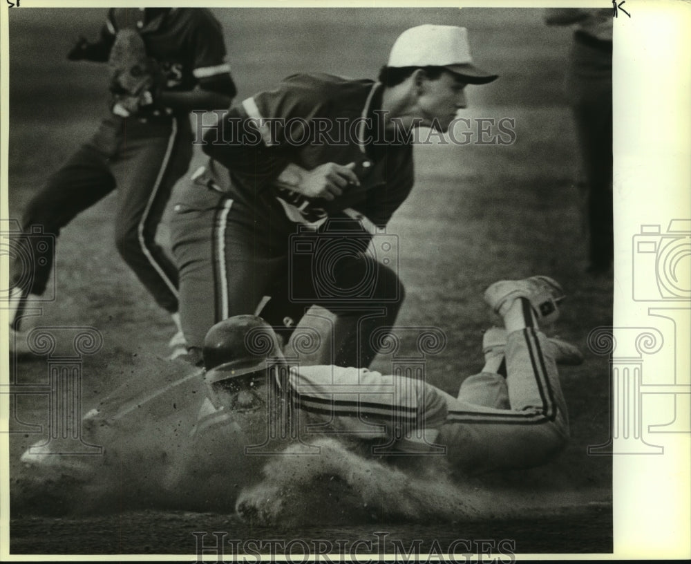 1986 Press Photo Burbank and Wheatley High School Baseball Players at Game- Historic Images