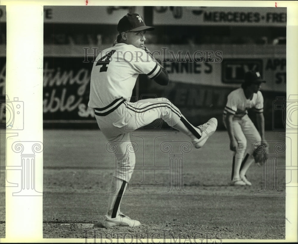 1985 Press Photo John Valdivia, Highlands High School Baseball Player at Game- Historic Images