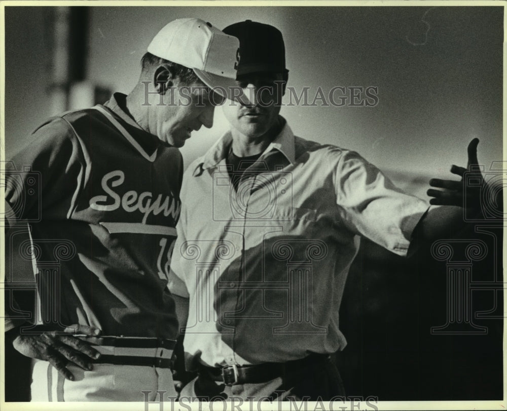 1988 Press Photo Denny Ivey of Seguin High School Baseball Team with Referee- Historic Images