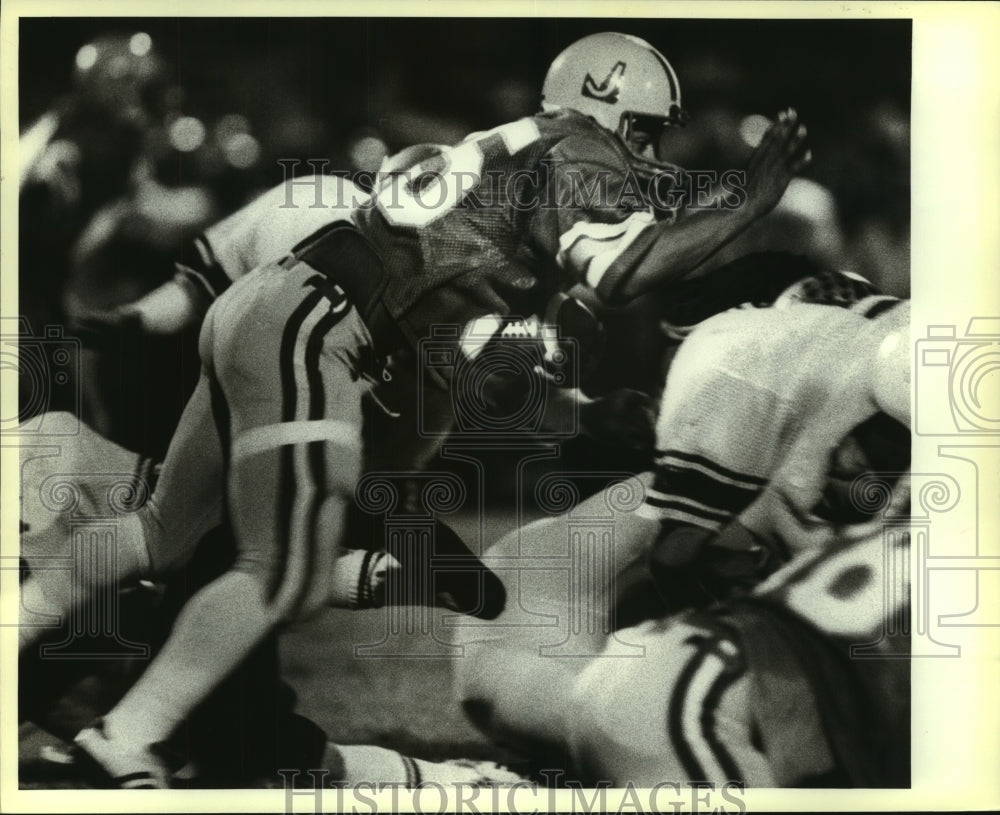 1983 Press Photo Chris Pryor, Judson High School Football Player at Clark Game- Historic Images