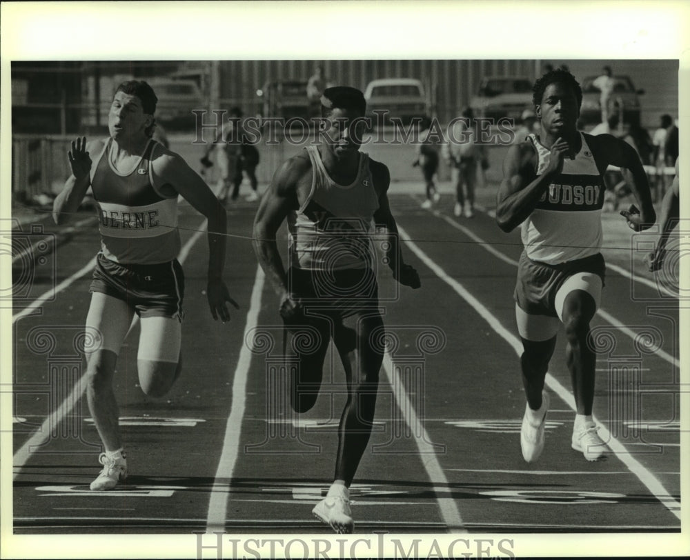 1989 Press Photo A trio of Texas high school track athletes hits the tape- Historic Images